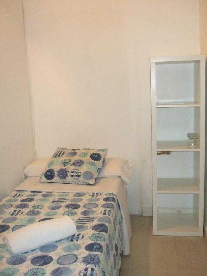 Dreibettzimmer mit Gemeinschaftsbad