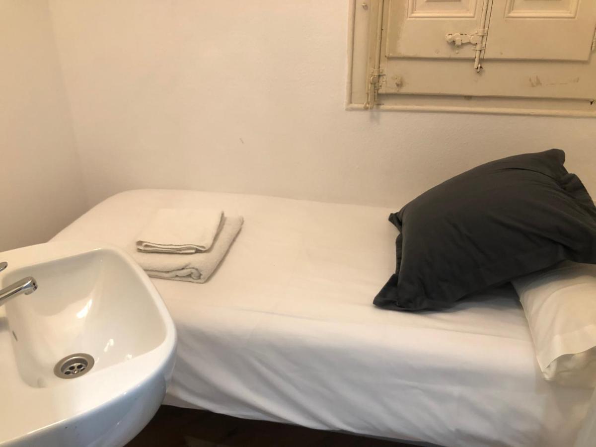 Quarto Individual com Banheiro Privativo Externo