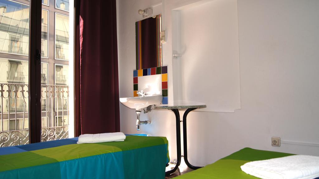 Twin Room with Balcony and Shared Bathroom,631548084:JPEG