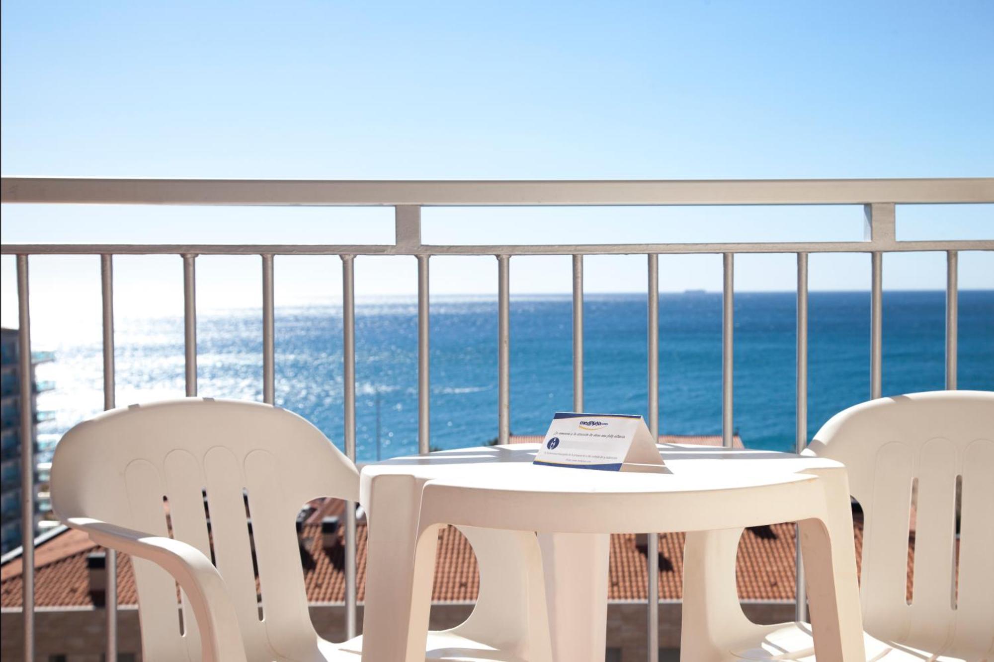 Camera Matrimoniale/Doppia con Letti Singoli con Terrazza e Vista Mare