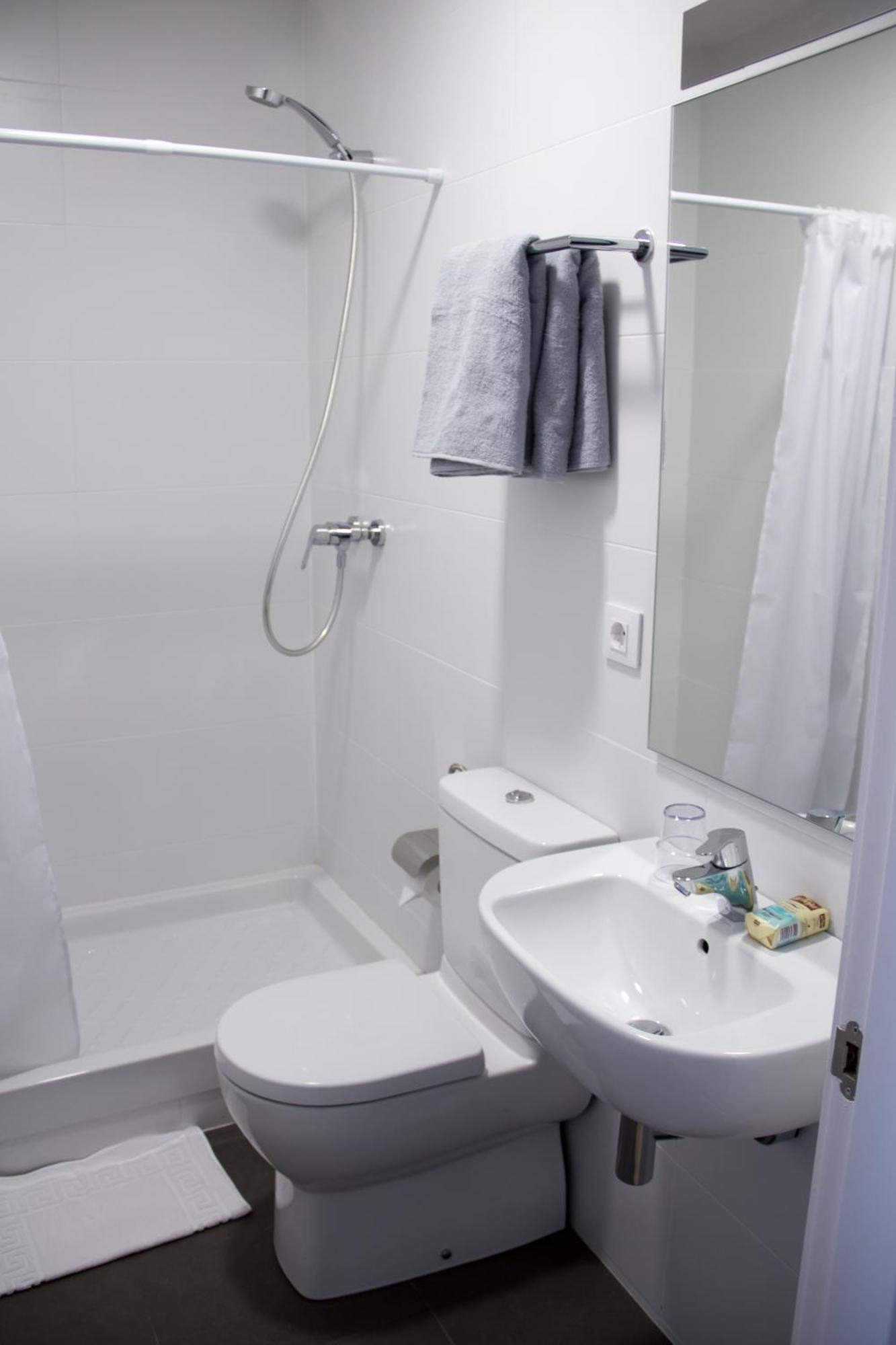 Quarto com 2 Camas de Solteiro e Varanda