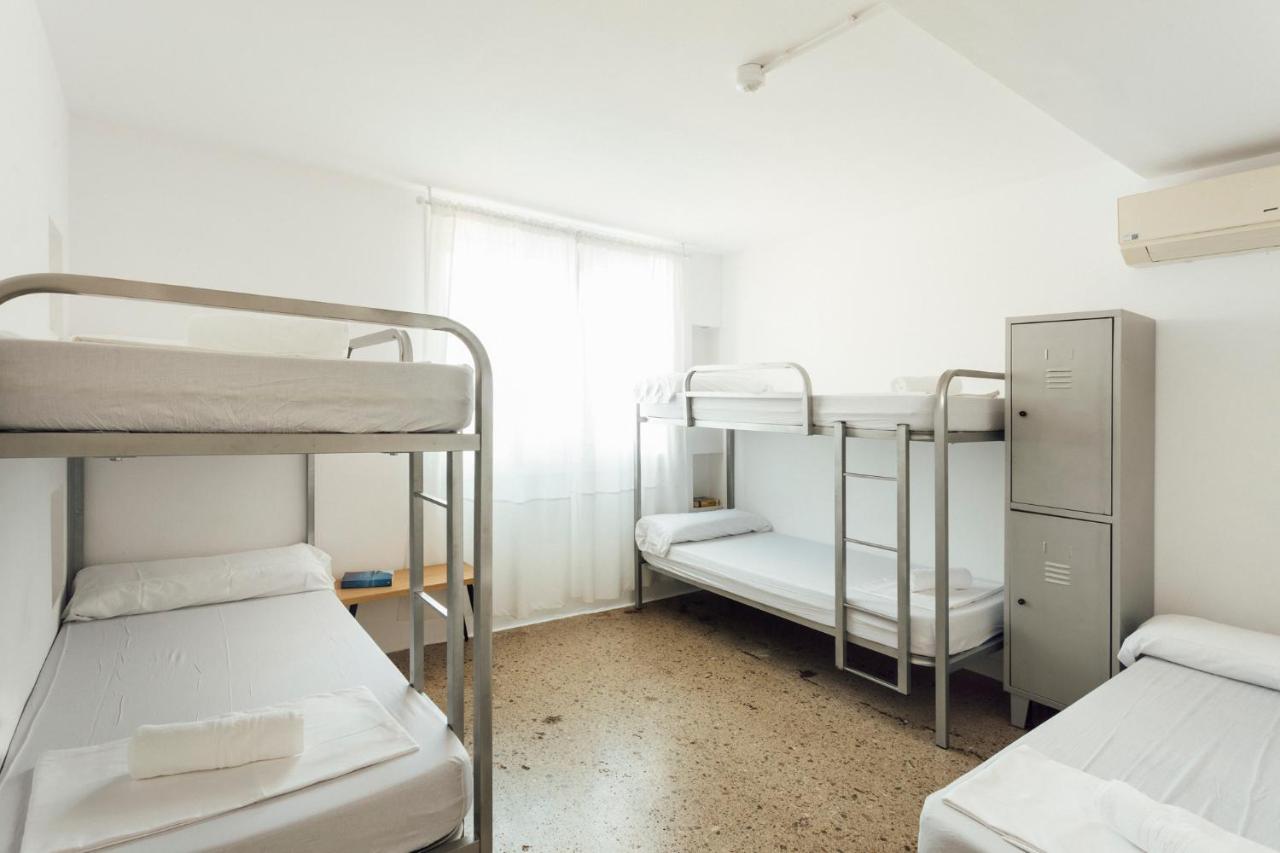 Quarto Família com Banheiro Privativo Externo