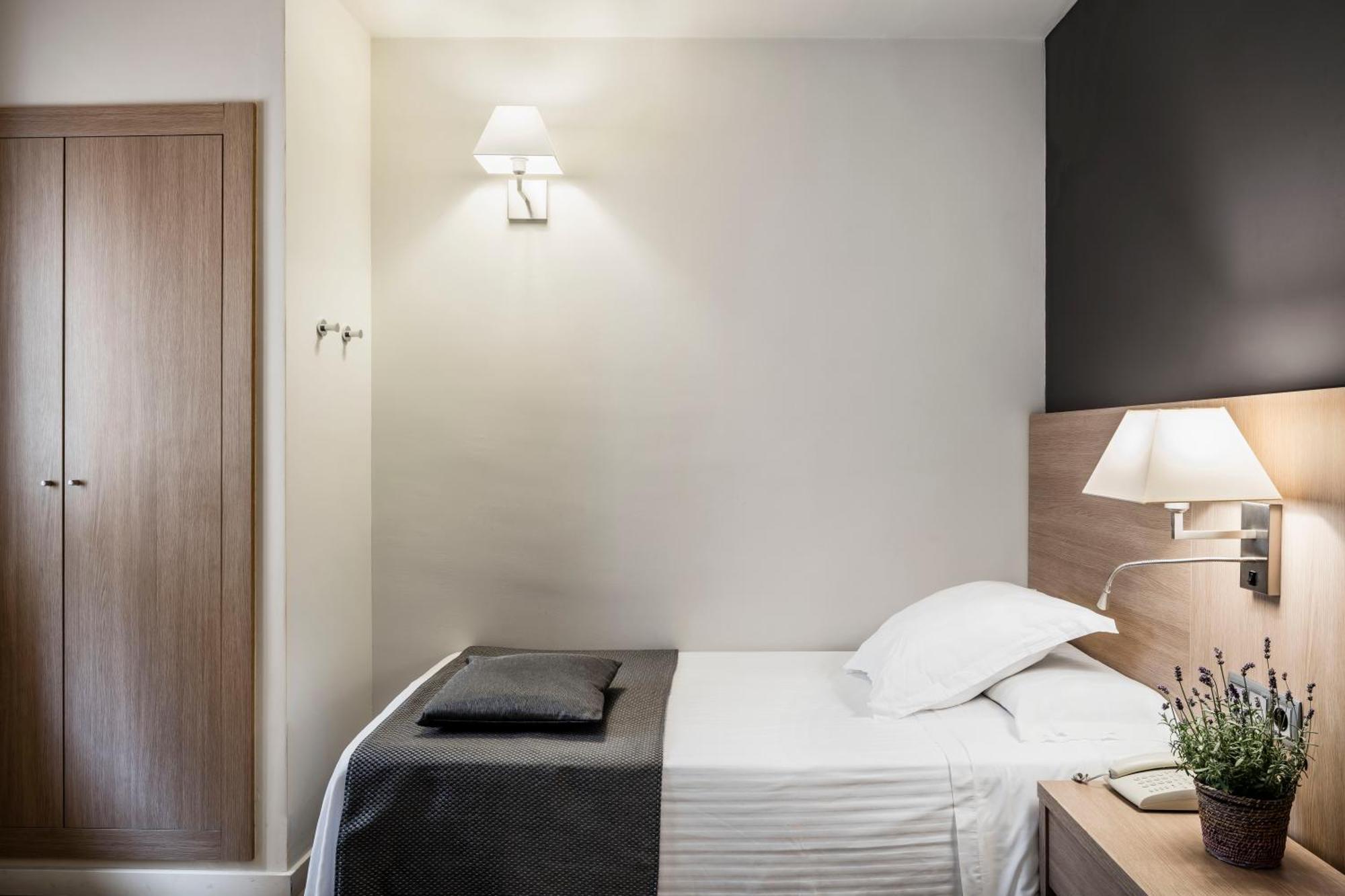 Standard Single Room,1498489081:JPEG