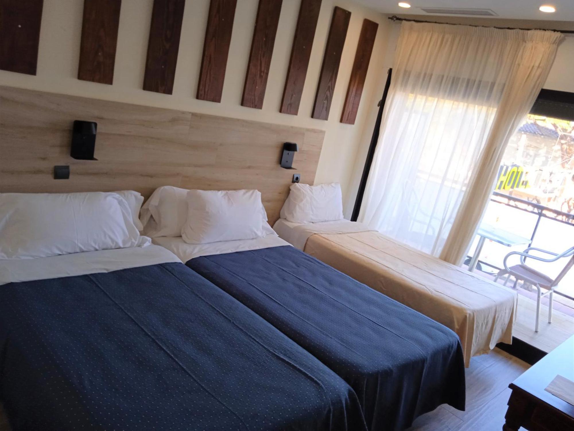 Standard Triple Room with Terrace