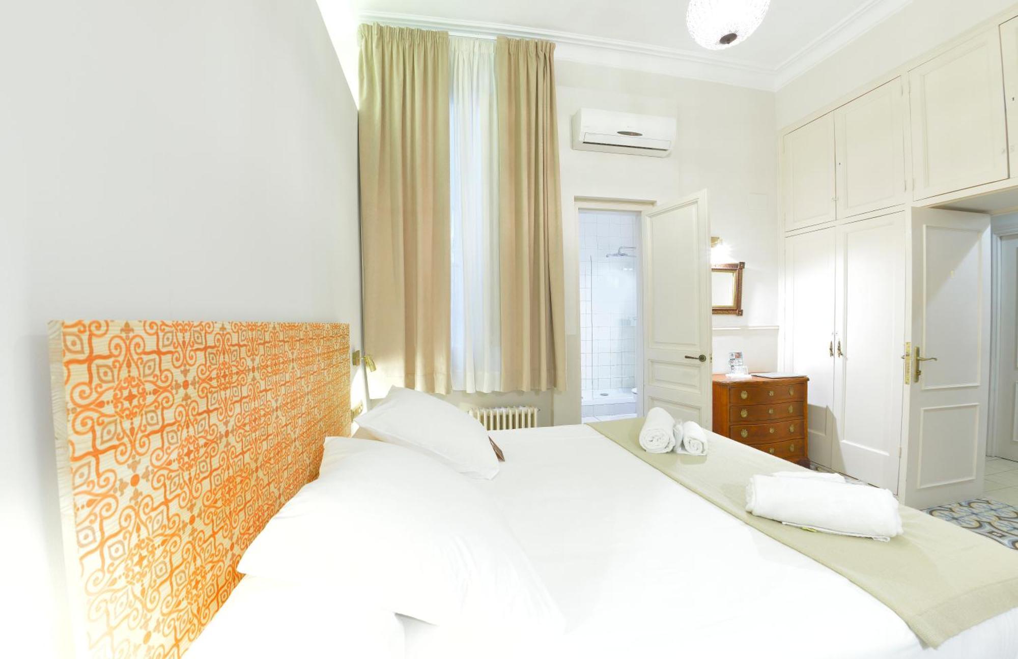 Standard  Double Room Interior,1353375454:JPEG