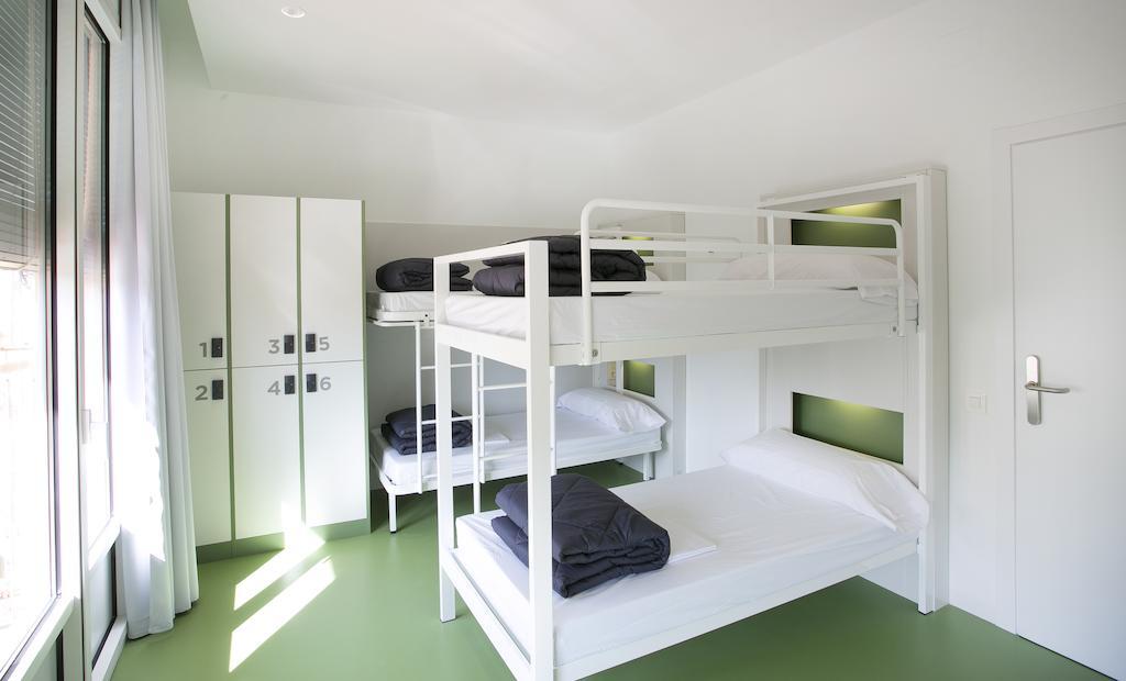 Posto Letto in Dormitorio con 6 Letti