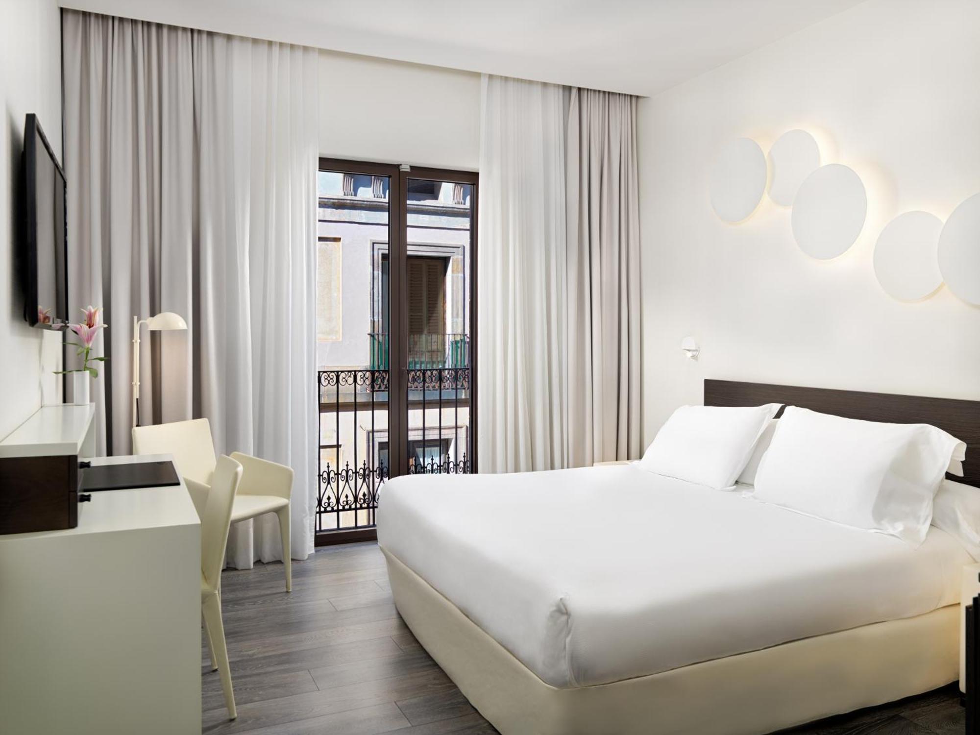 Classic Double or Twin Room with City View,1431871954:JPEG