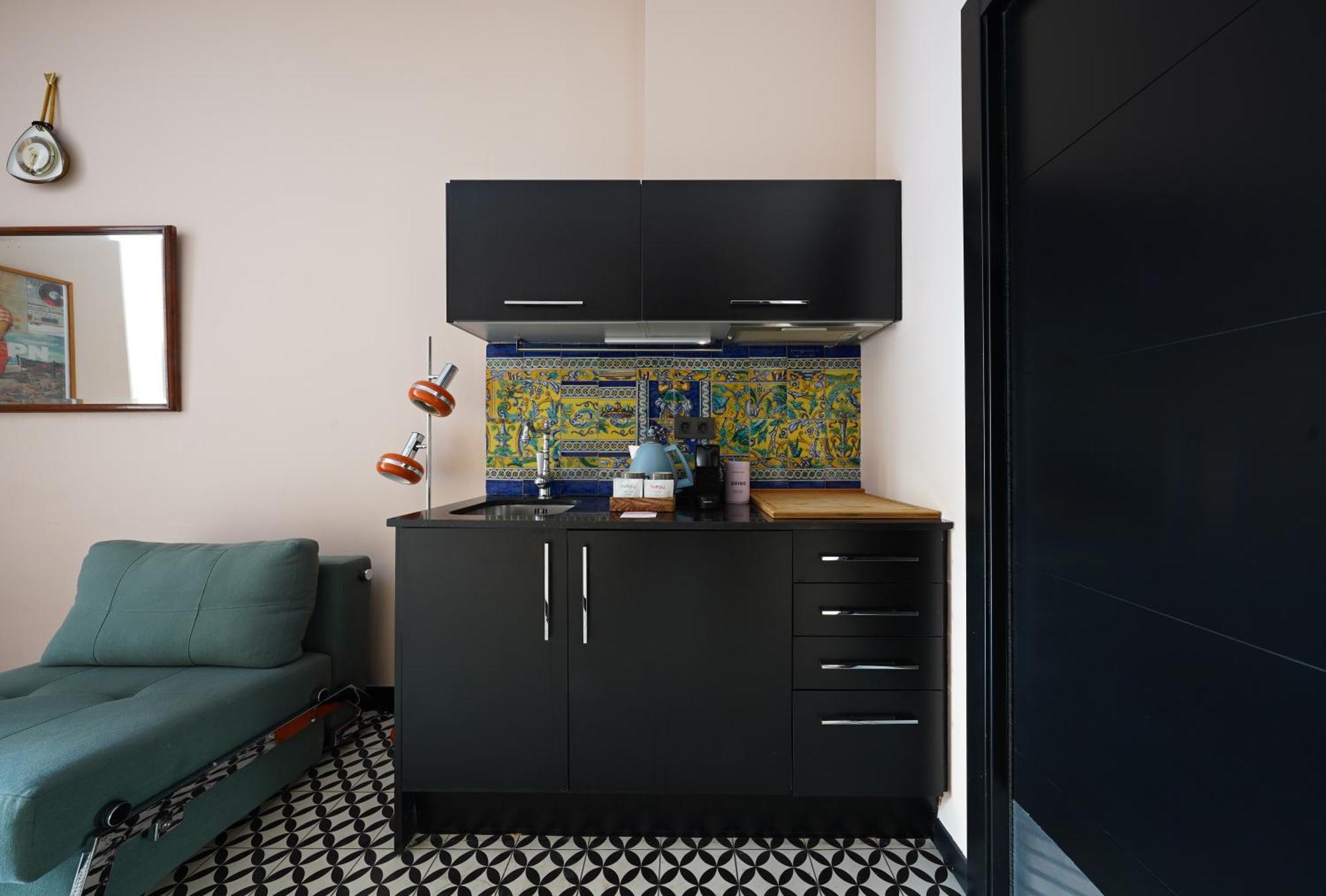 Medium Room with Terrace,1431875257:JPEG