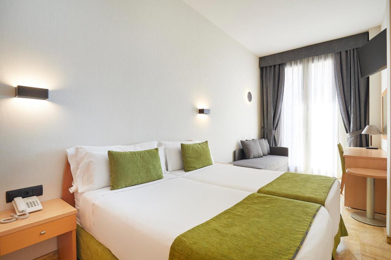 Twin Room with Balcony and City View