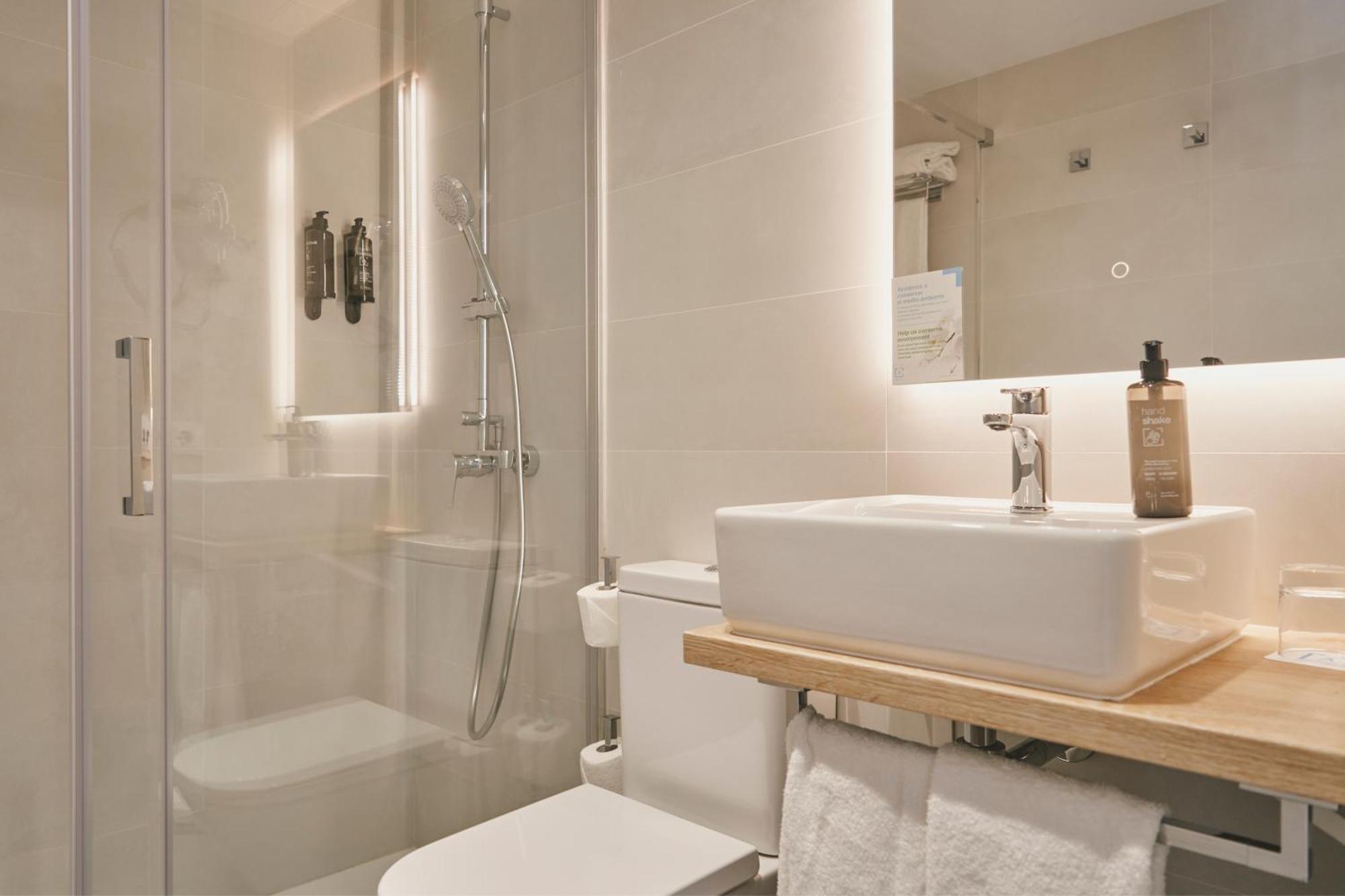 Twin Room (1-2 Adults)