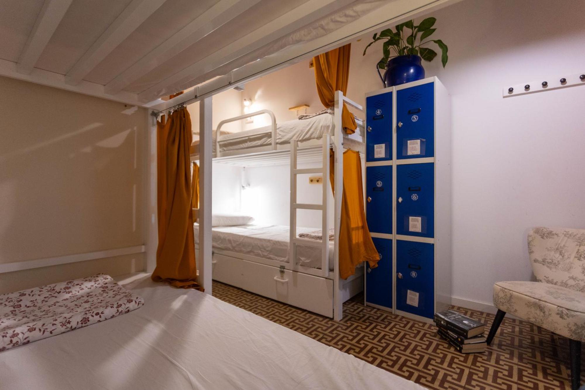 Bed 4-Bed Mixed Dormitory Room