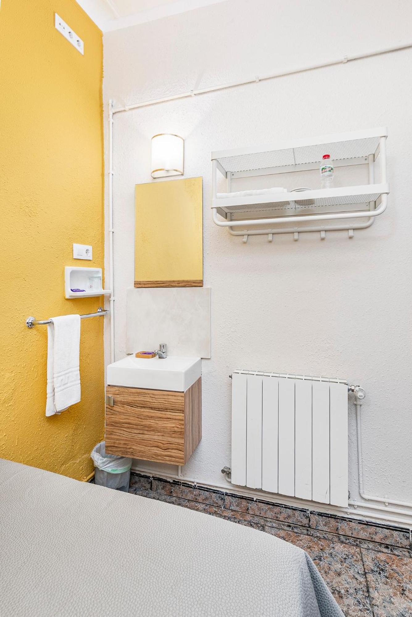 Quarto Individual com Banheiro Compartilhado