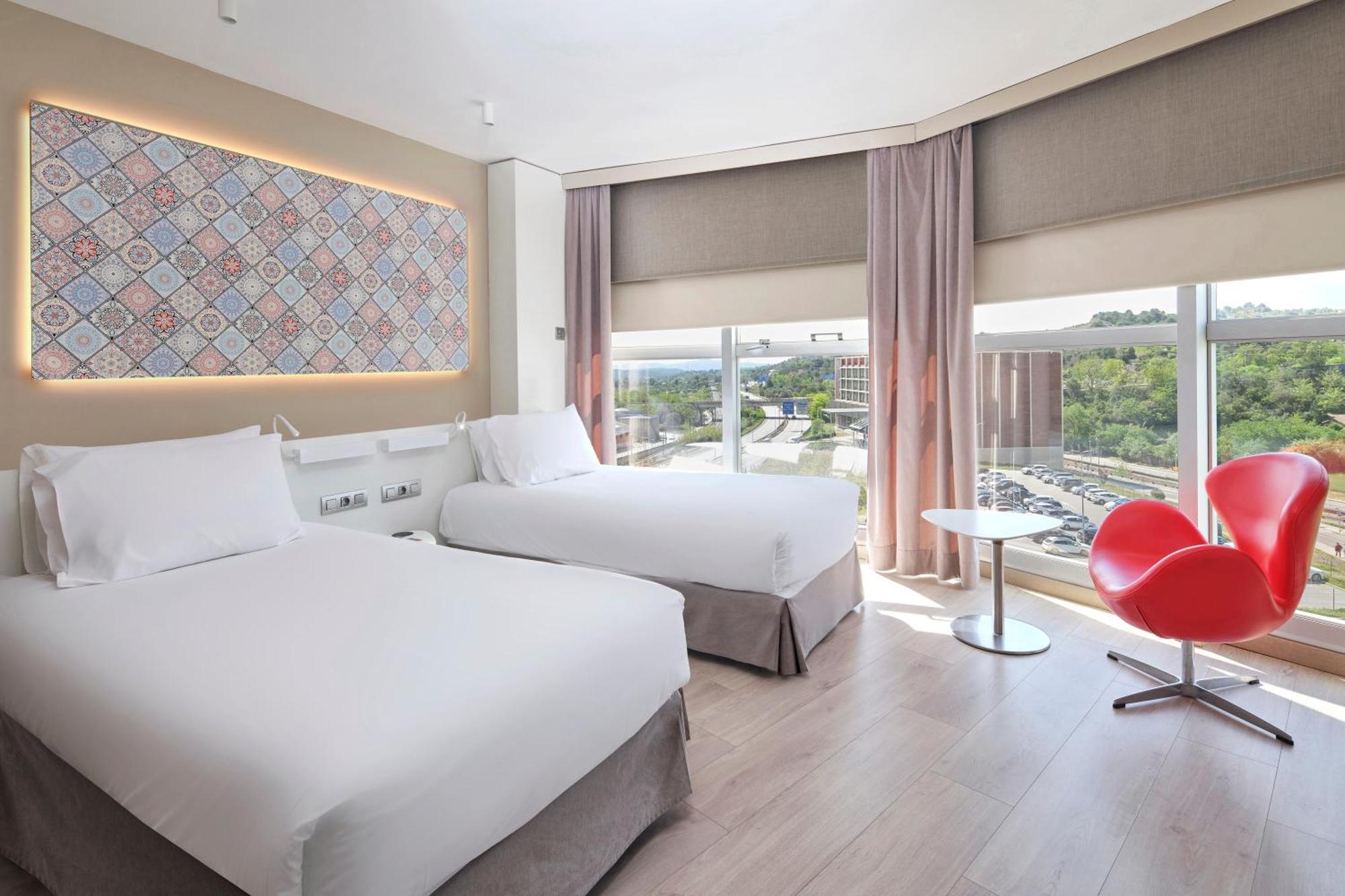 Two Connecting Double Rooms (2 Adults + 2 Children)