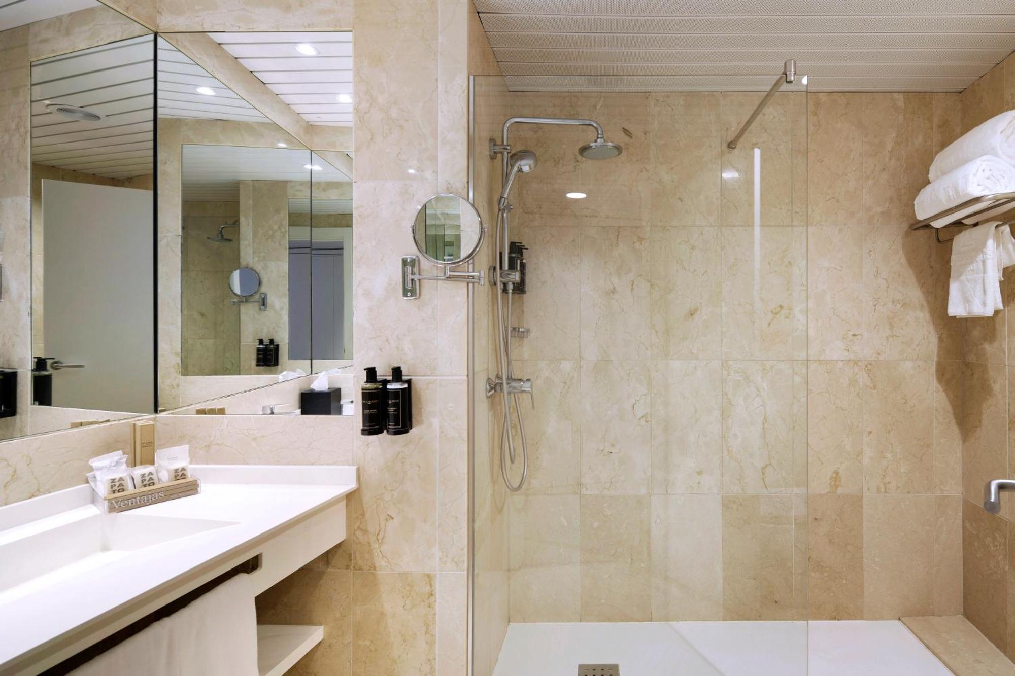 Triple Double Room