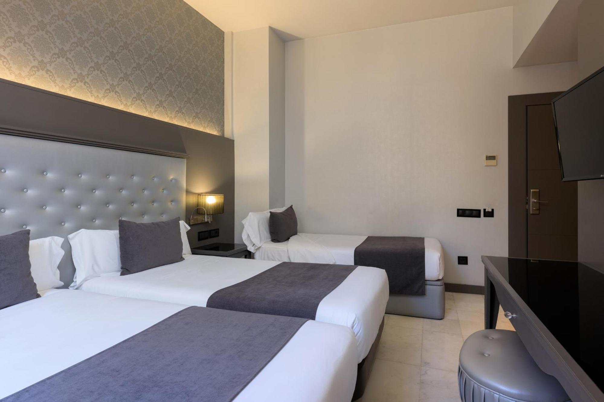 Chambre Double ou Lits Jumeaux avec Lit d'Appoint