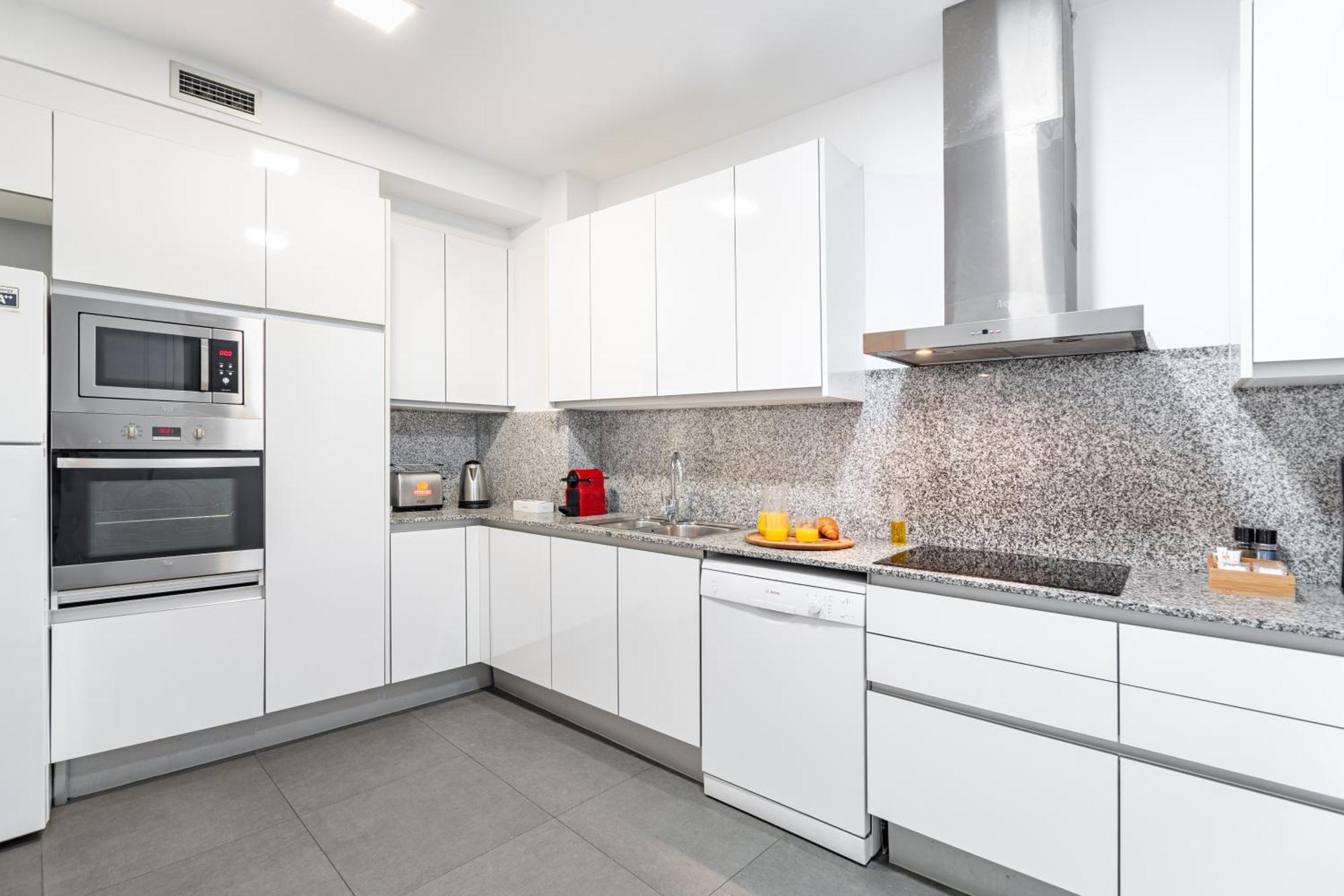3 bedroom apartment with balcony