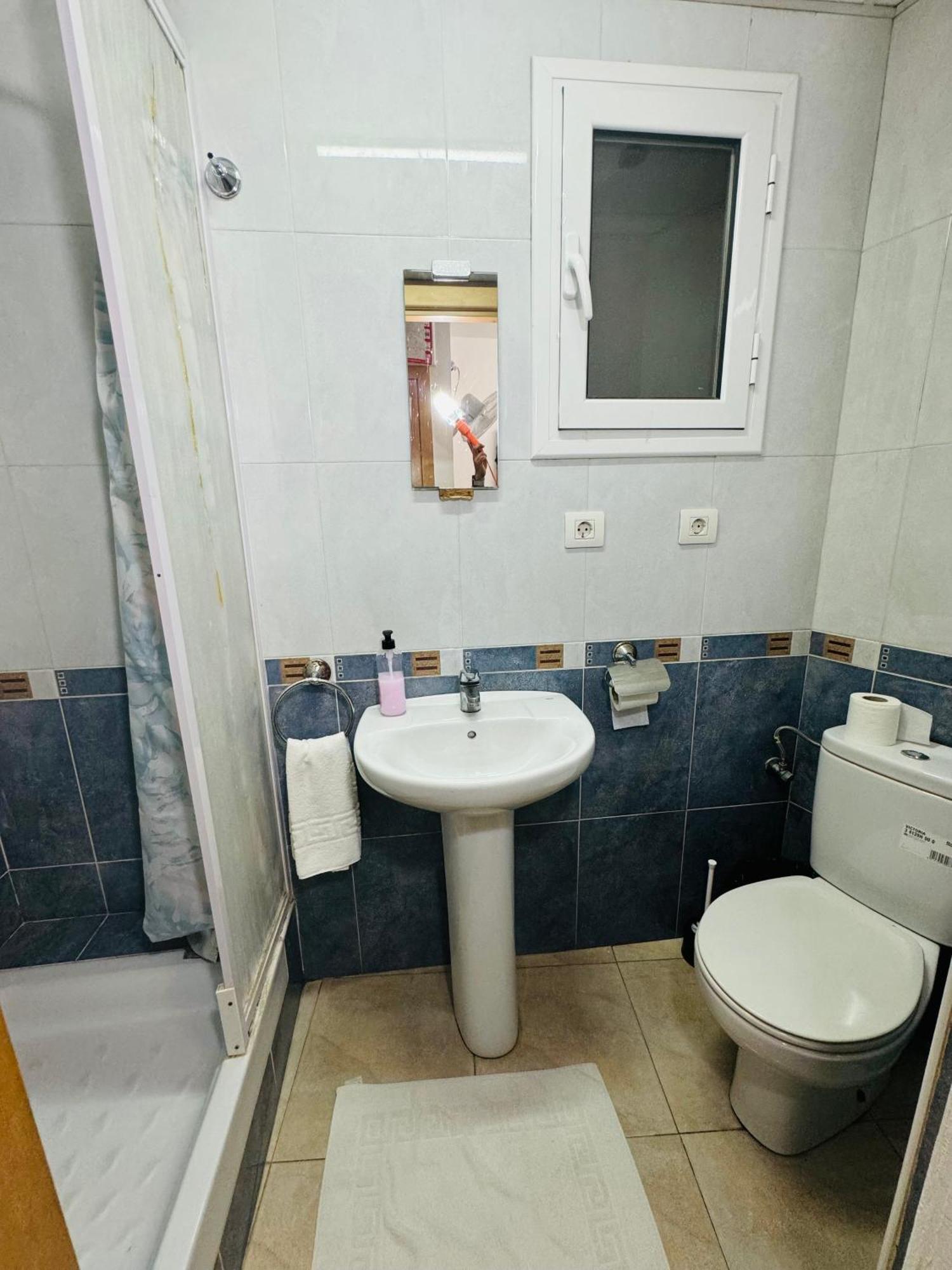 Single Room with Private Bathroom,1602340995:JPEG