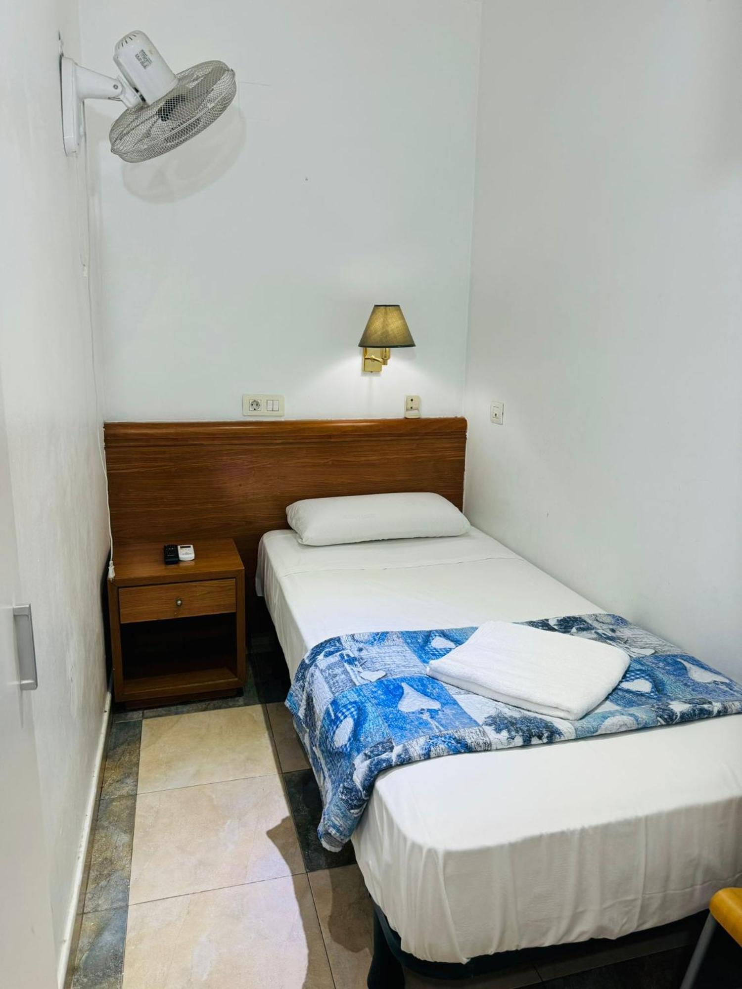 Single Room with Shared Shower and Toilet,1602341008:JPEG