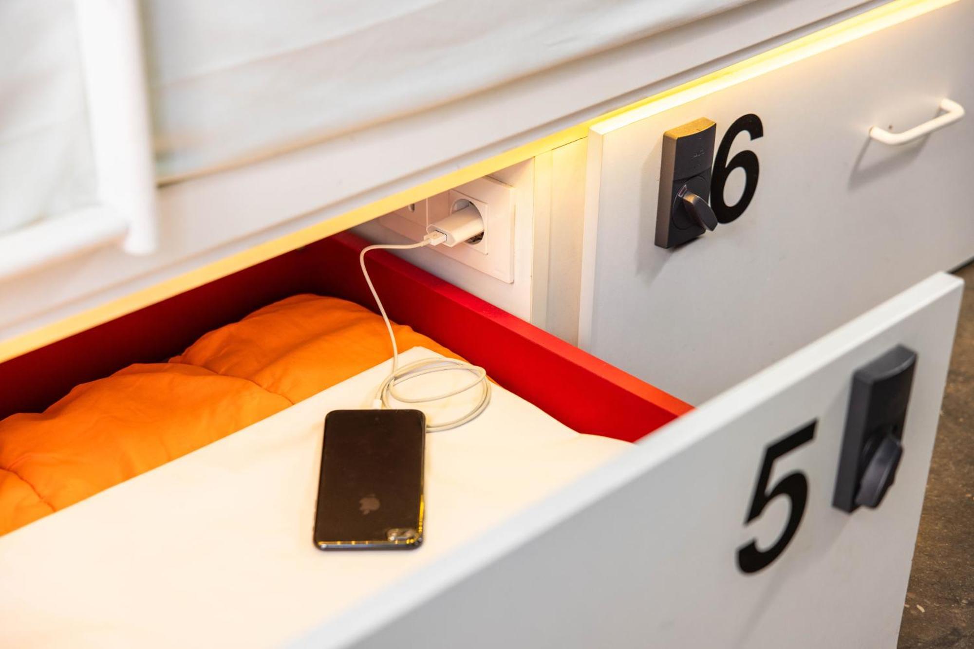 Single Bed in 10-Bed Dormitory Room,1607673481:JPEG