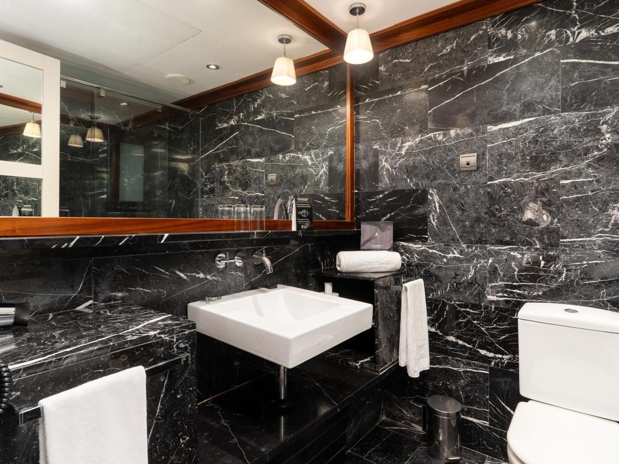 Double or Twin Room,1610830083:JPEG