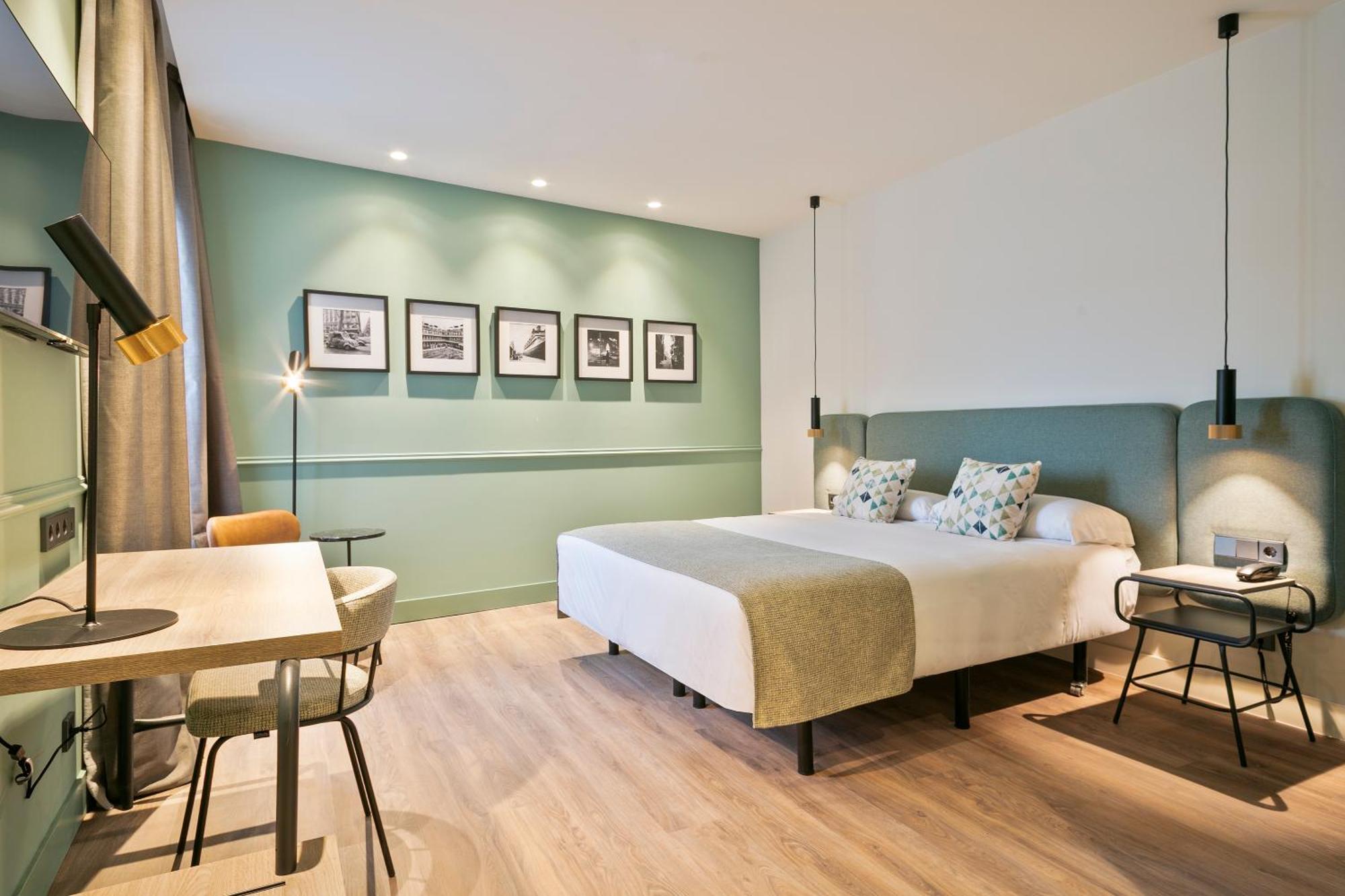 Chambre Lit Queen-Size avec Balcon