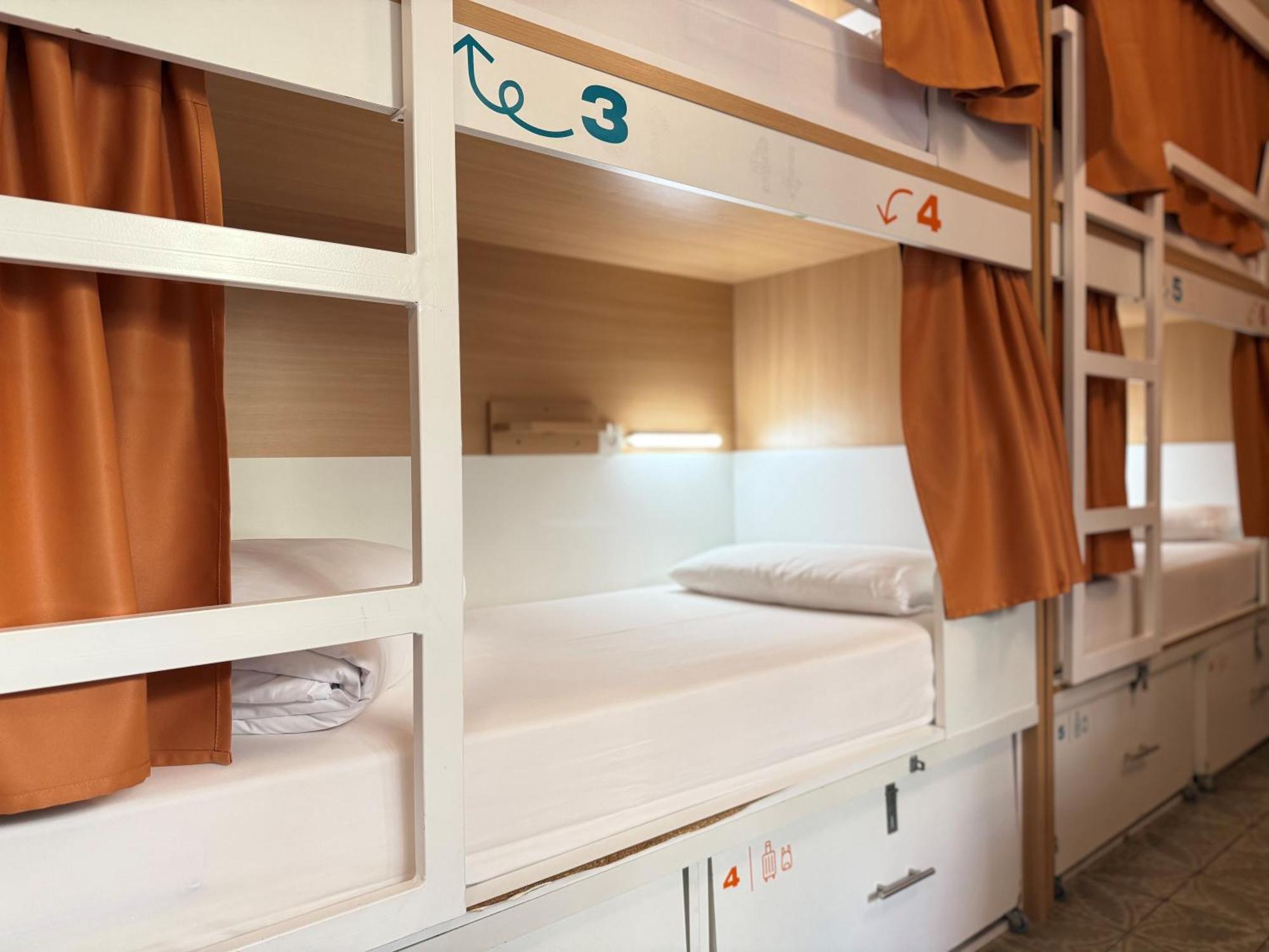 Posto Letto in Dormitorio Femminile per 10 Persone