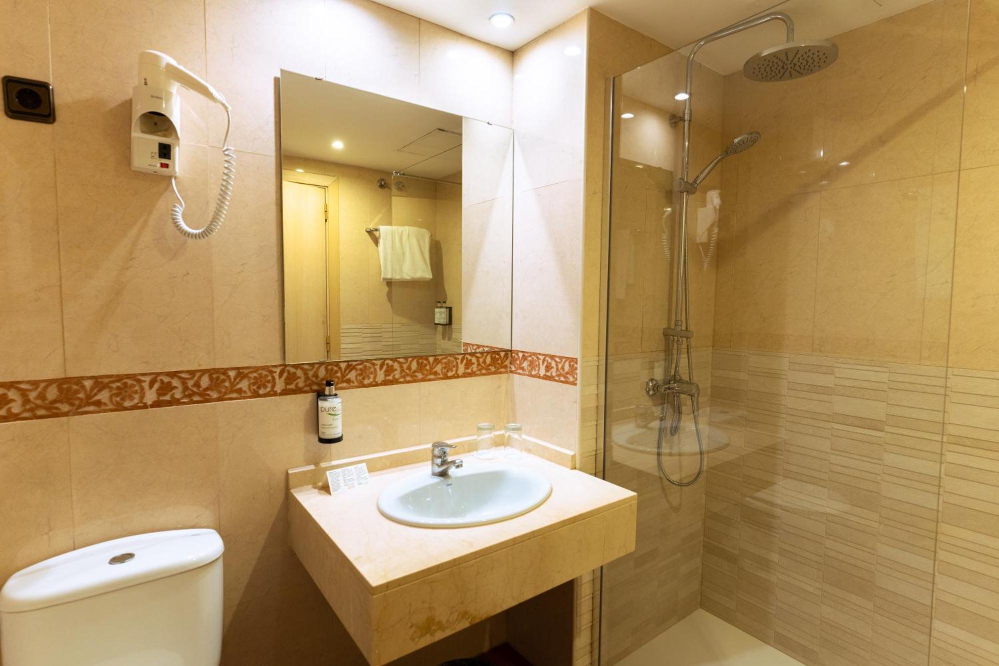 Standard Double Room with City View,1649012248:JPEG