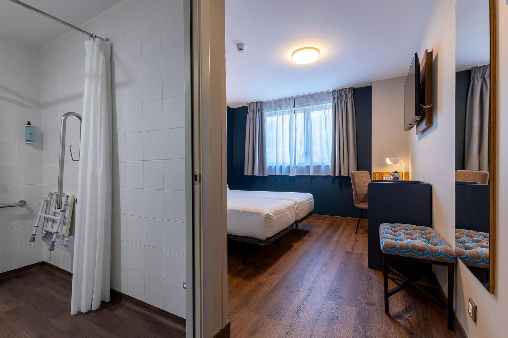 Double or Twin Room - Disability Access,1652762615:JPEG