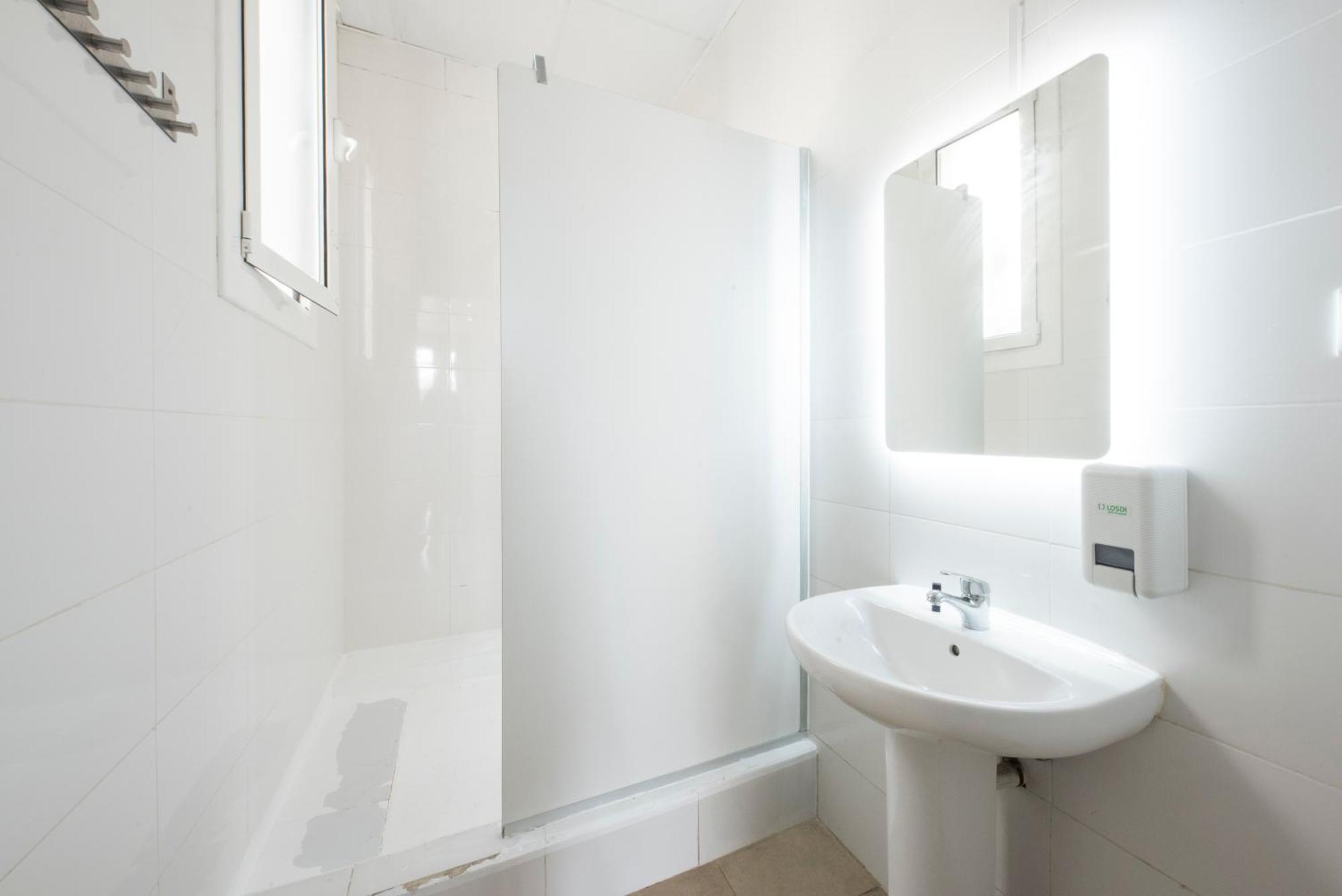 Bed in 12-Bed Female Dormitory Room Ensuite,1663750927:JPEG