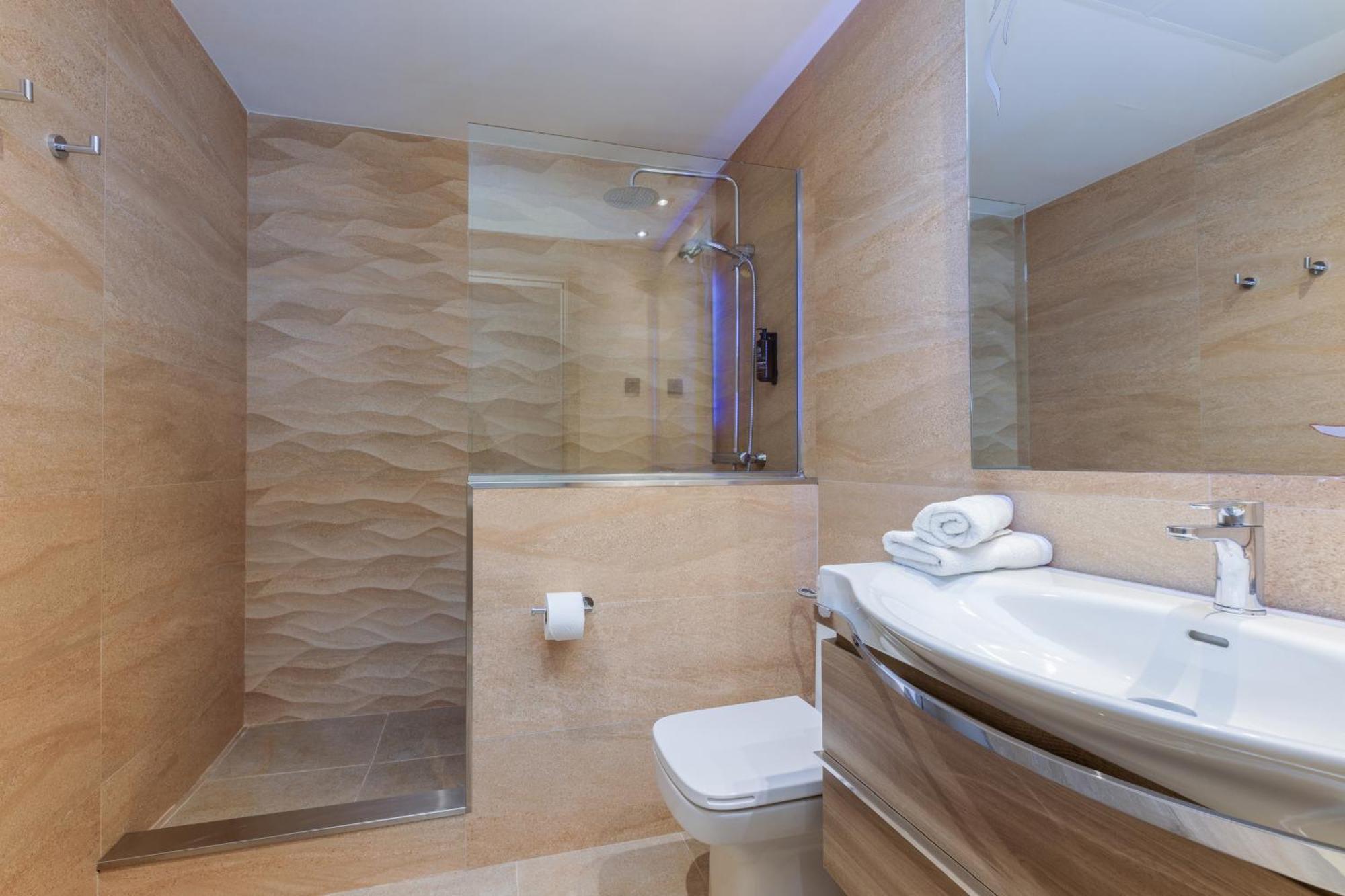 Chambre Double ou Lits Jumeaux avec Lit d'Appoint