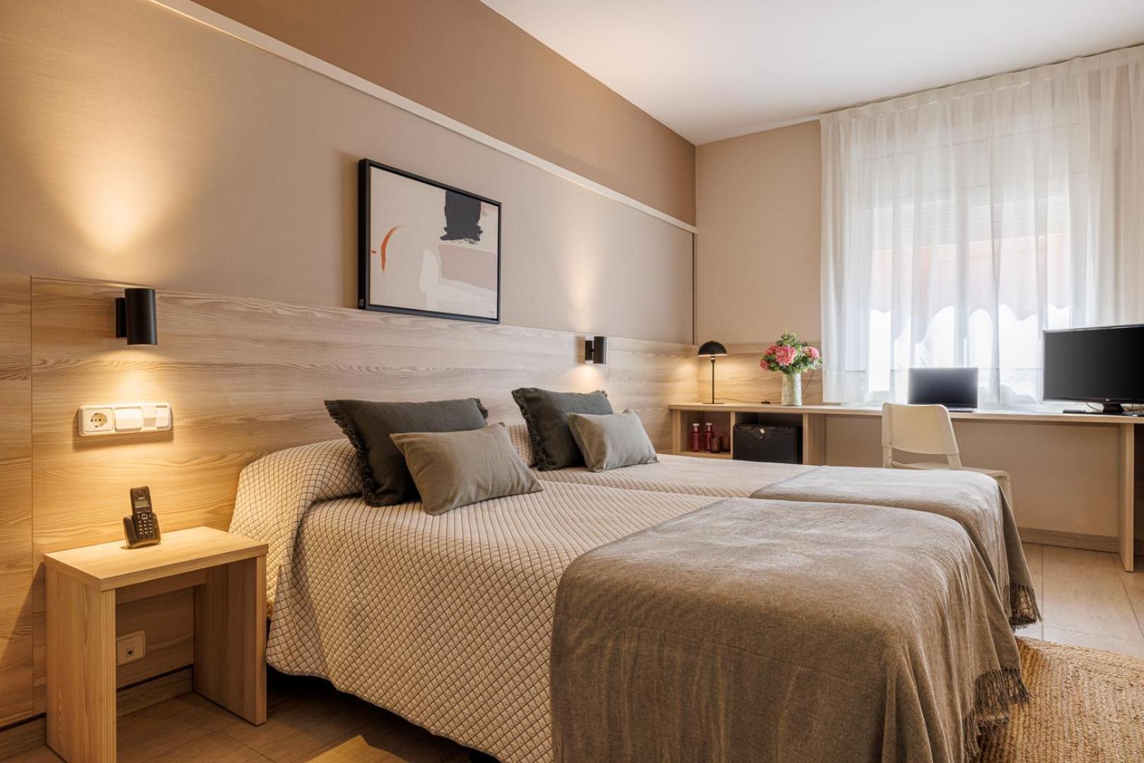 Quarto com Cama de Casal ou 2 de Solteiro