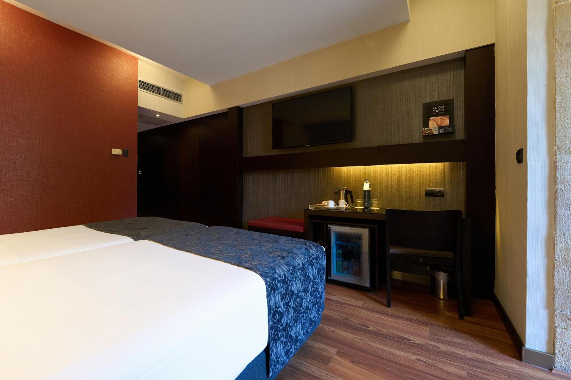 Quarto Superior com 2 Camas de Solteiro e Terraço