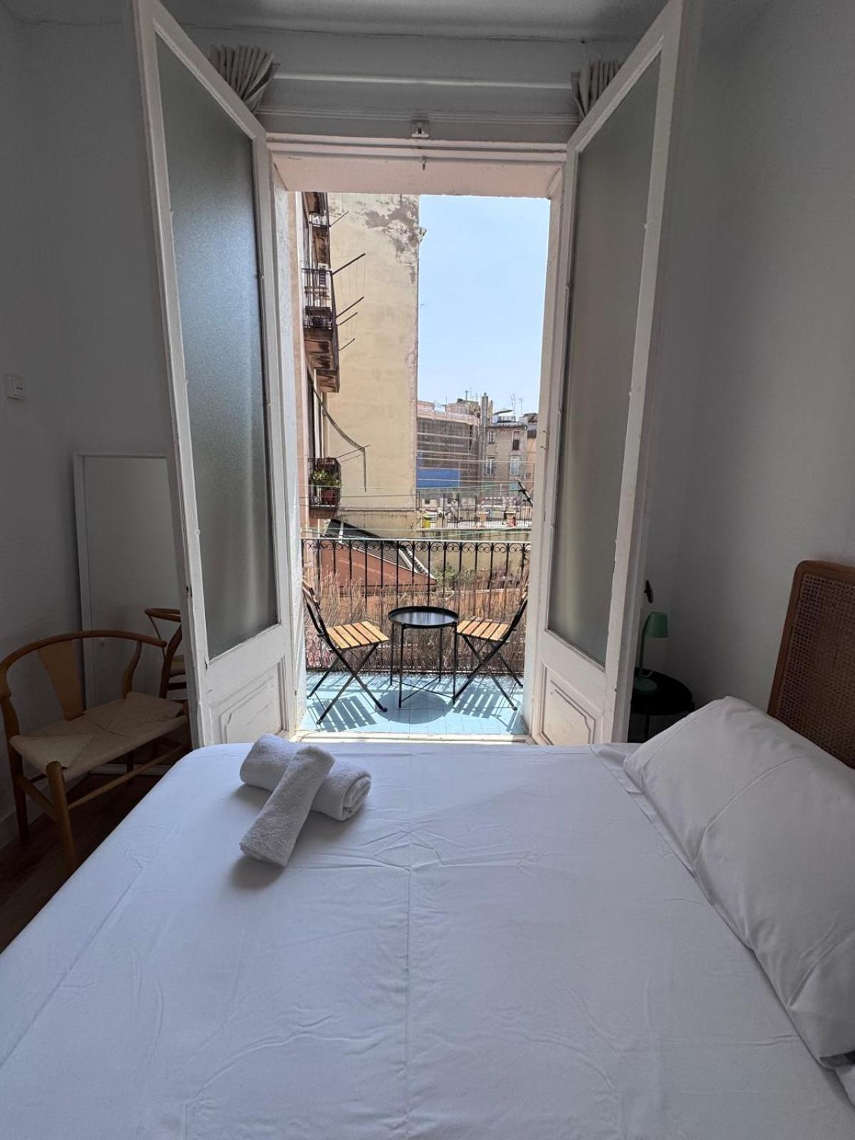Camera Matrimoniale/Doppia con Letti Singoli con Bagno in Comune