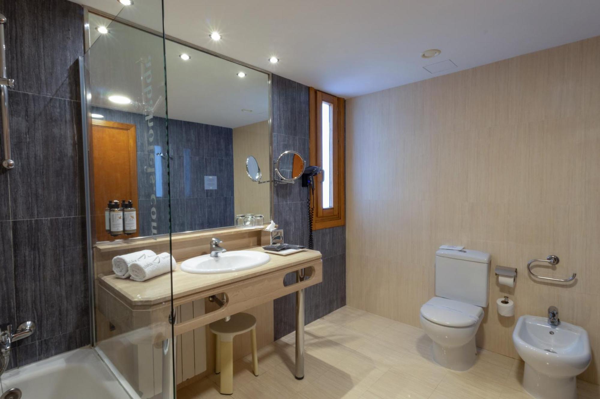 Double or Twin Room,1698850098:JPEG