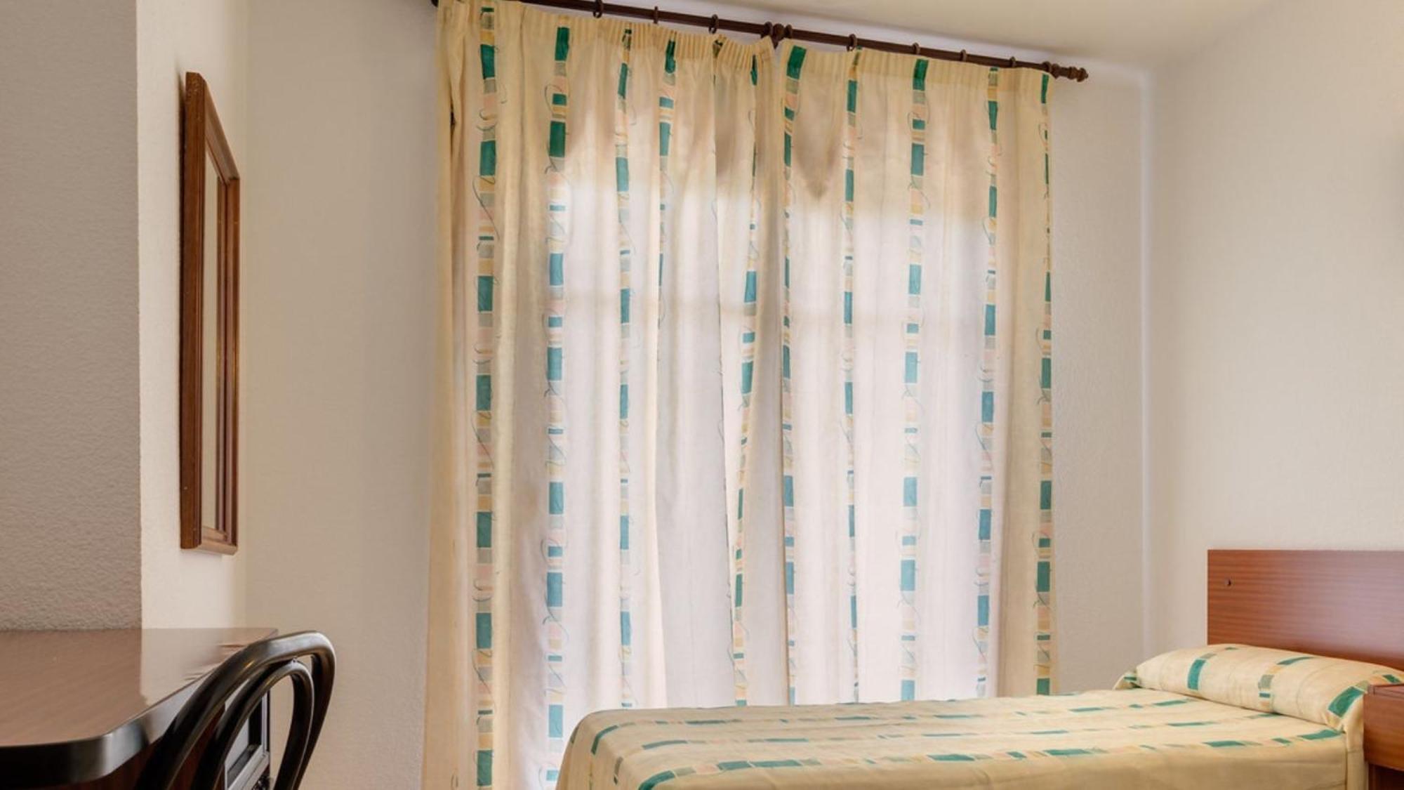 Single Room,1705610772:JPEG