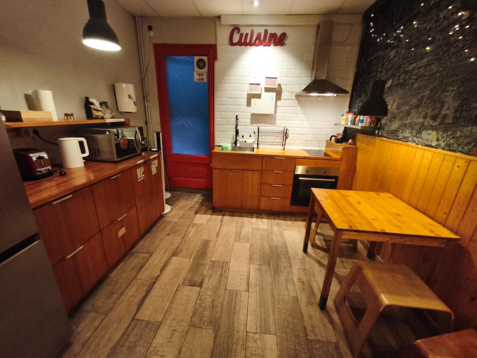 Cama de Solteiro em Dormitório Feminino de 8 Camas