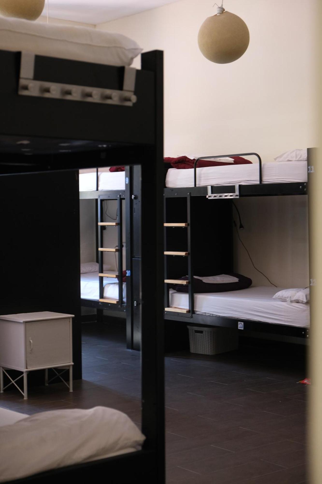 Eenpersoonsbed in Slaapzaal voor 16 Personen