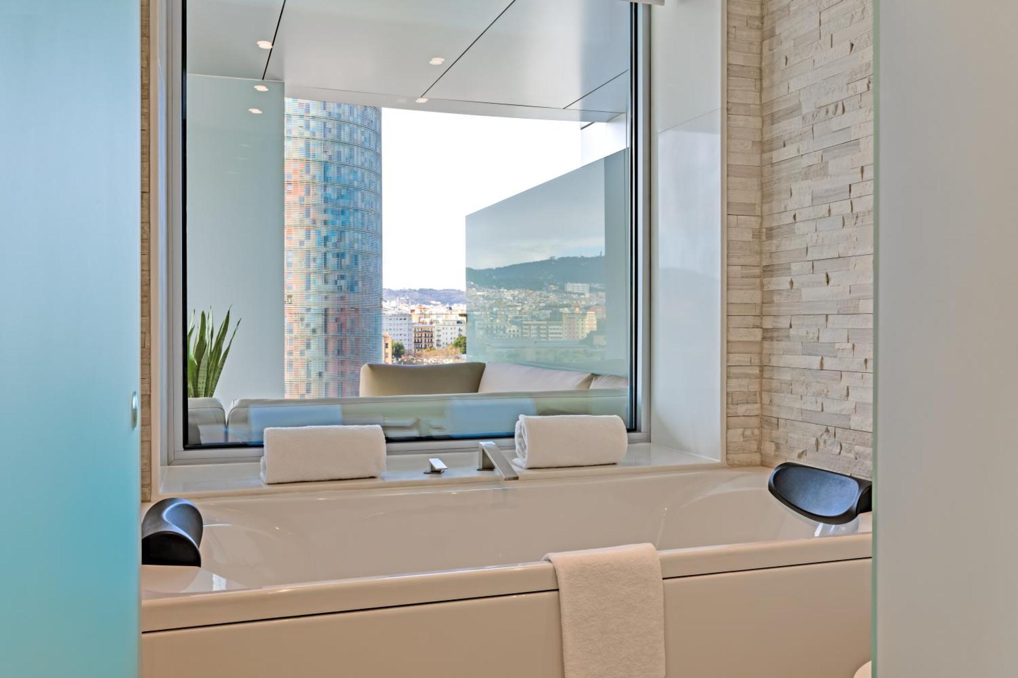 Deluxe Suite Spa Bath,1758443272:JPEG