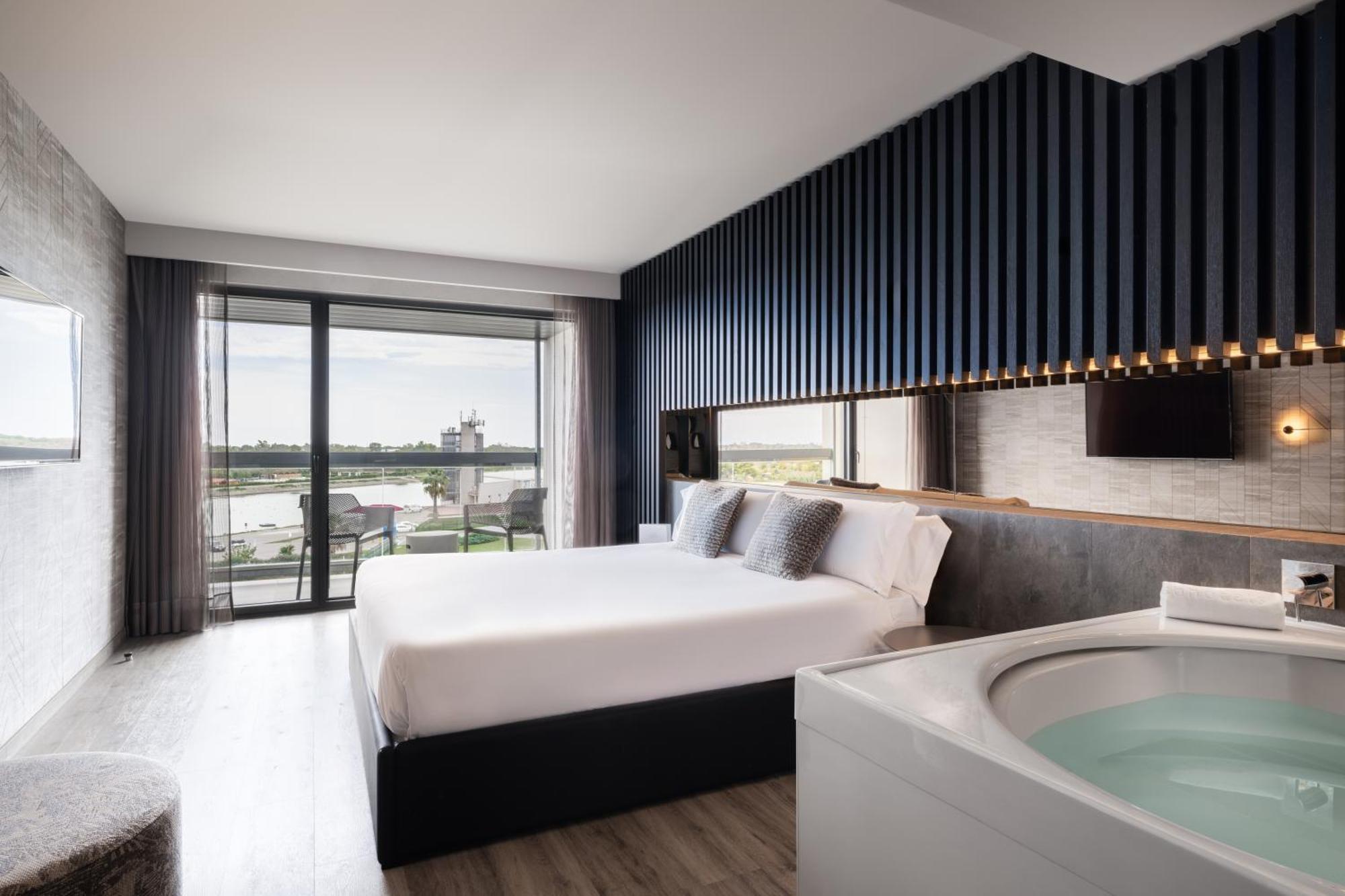 Luxury Suite with Spa Bath