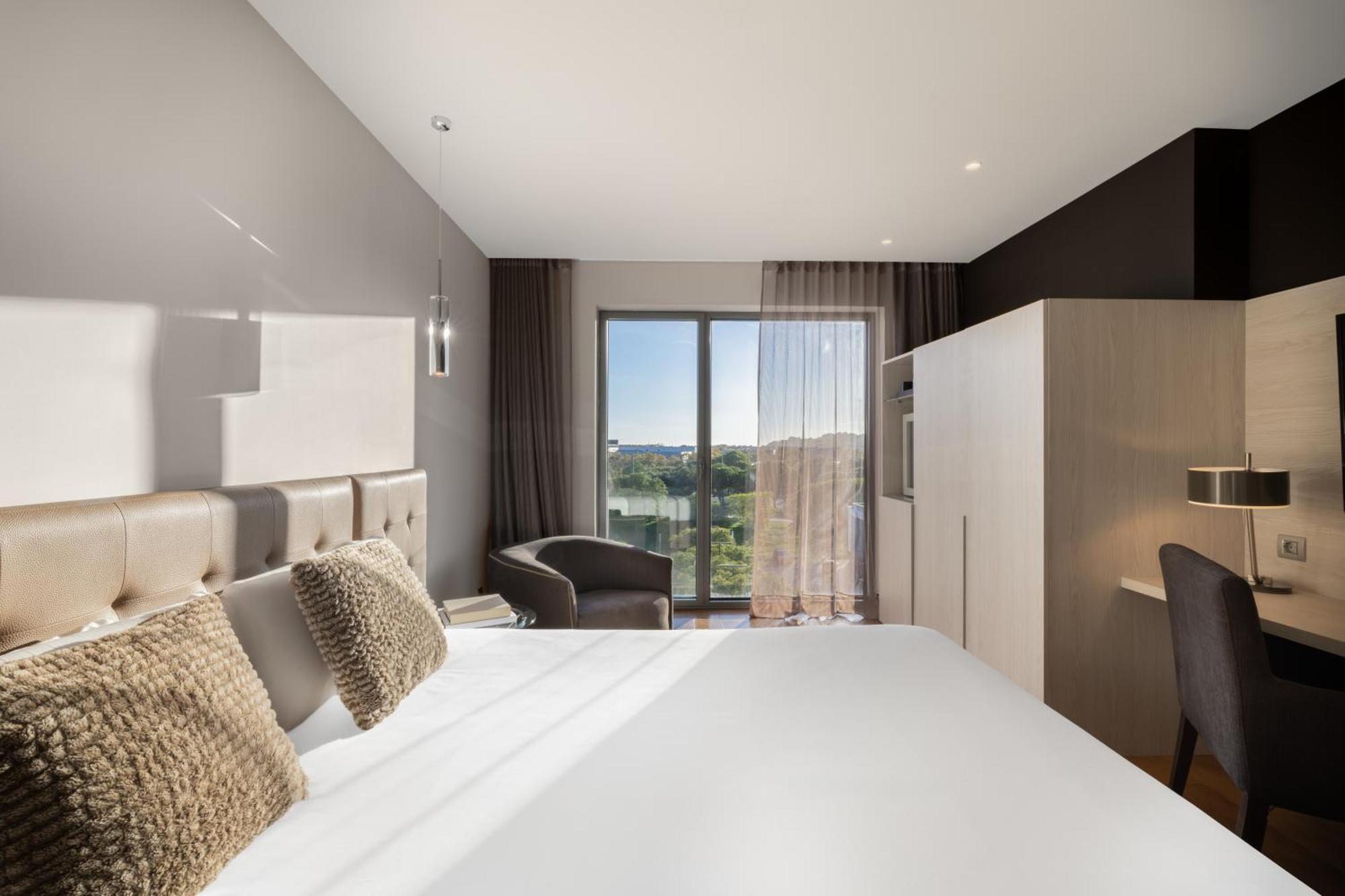 Double Room (1 Adult)