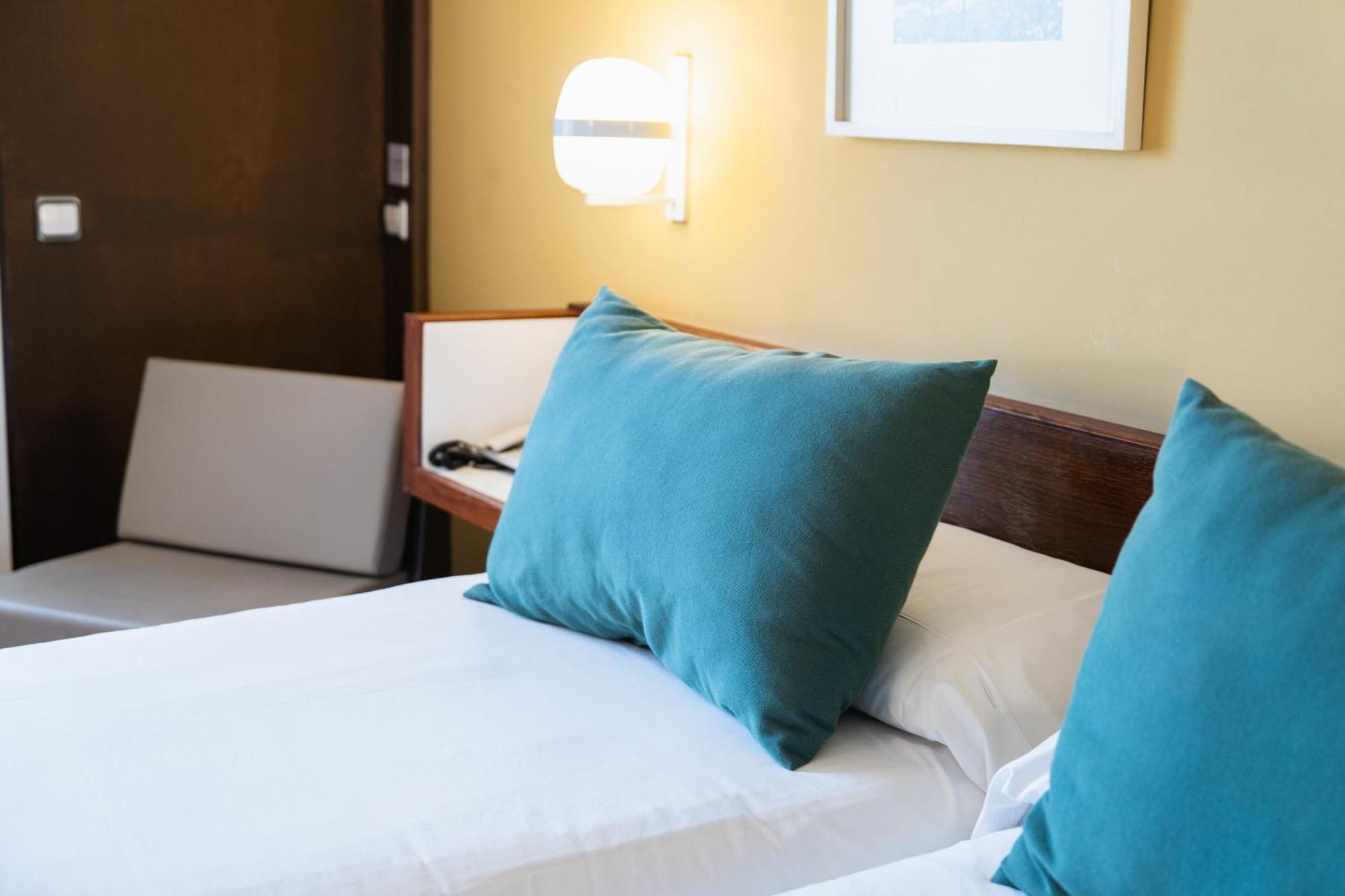 Double or Twin Room,1765189175:JPEG