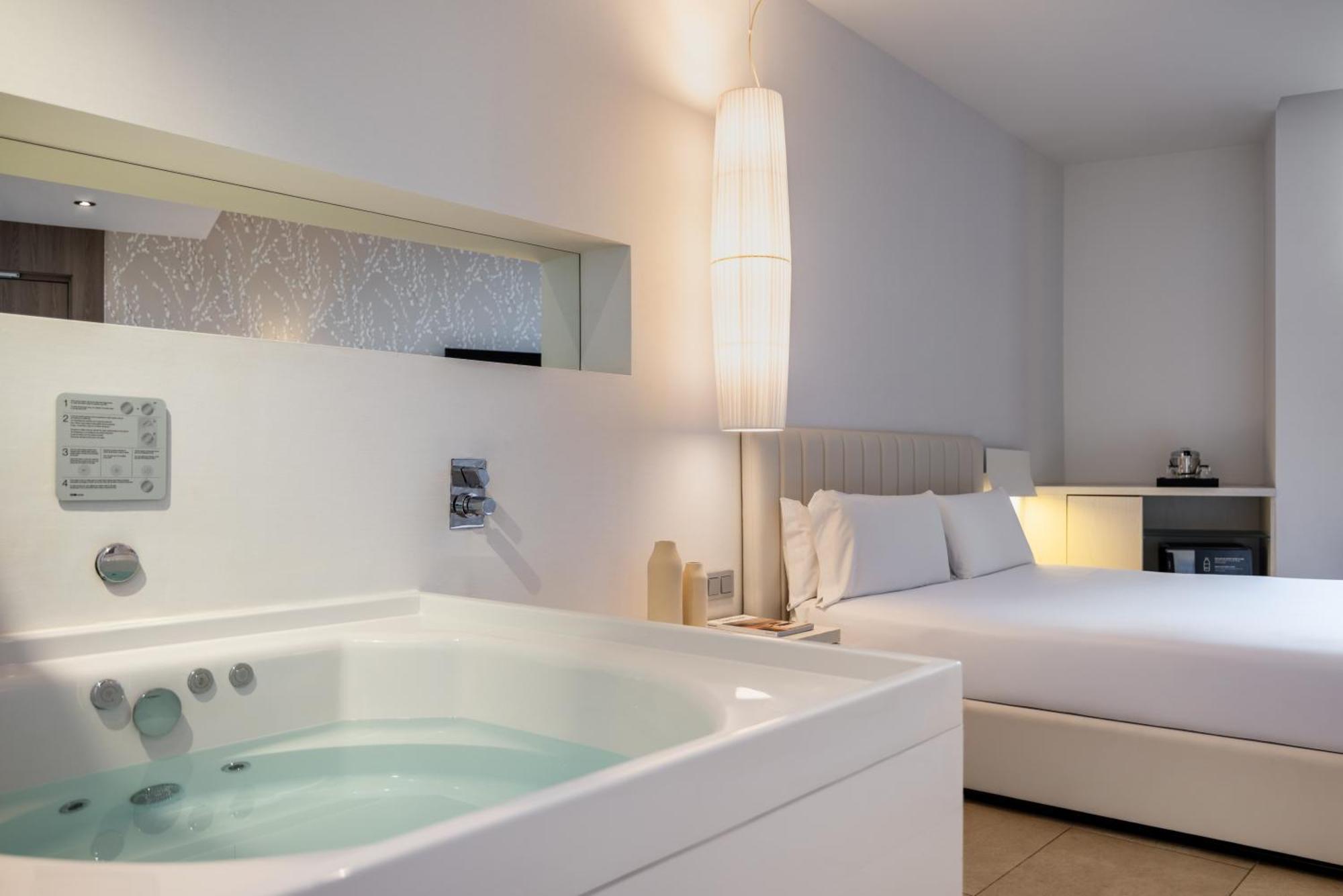 Suite with Spa Bath
