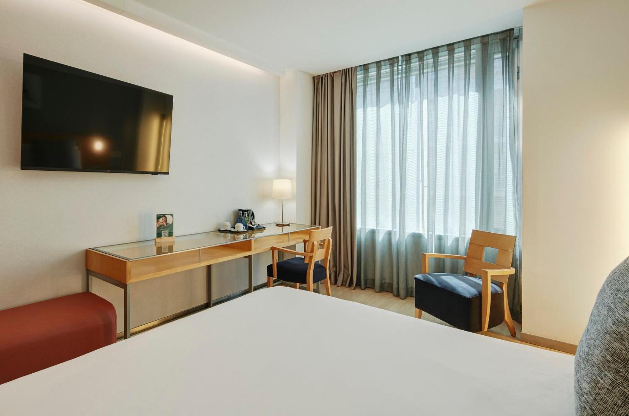 Standard Queen Room