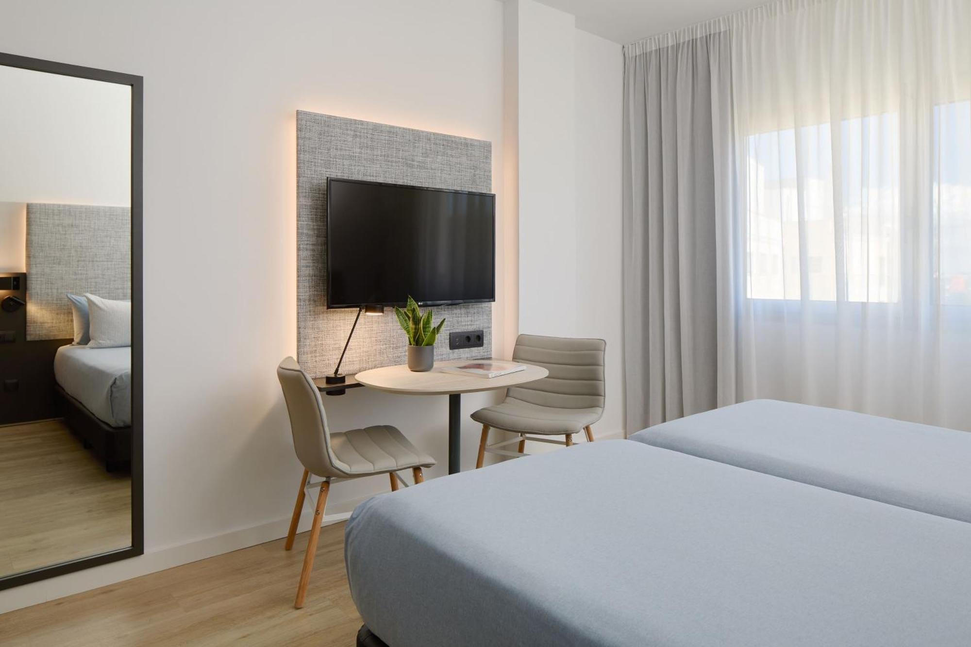 Innside Kamer met Extra Ruimte