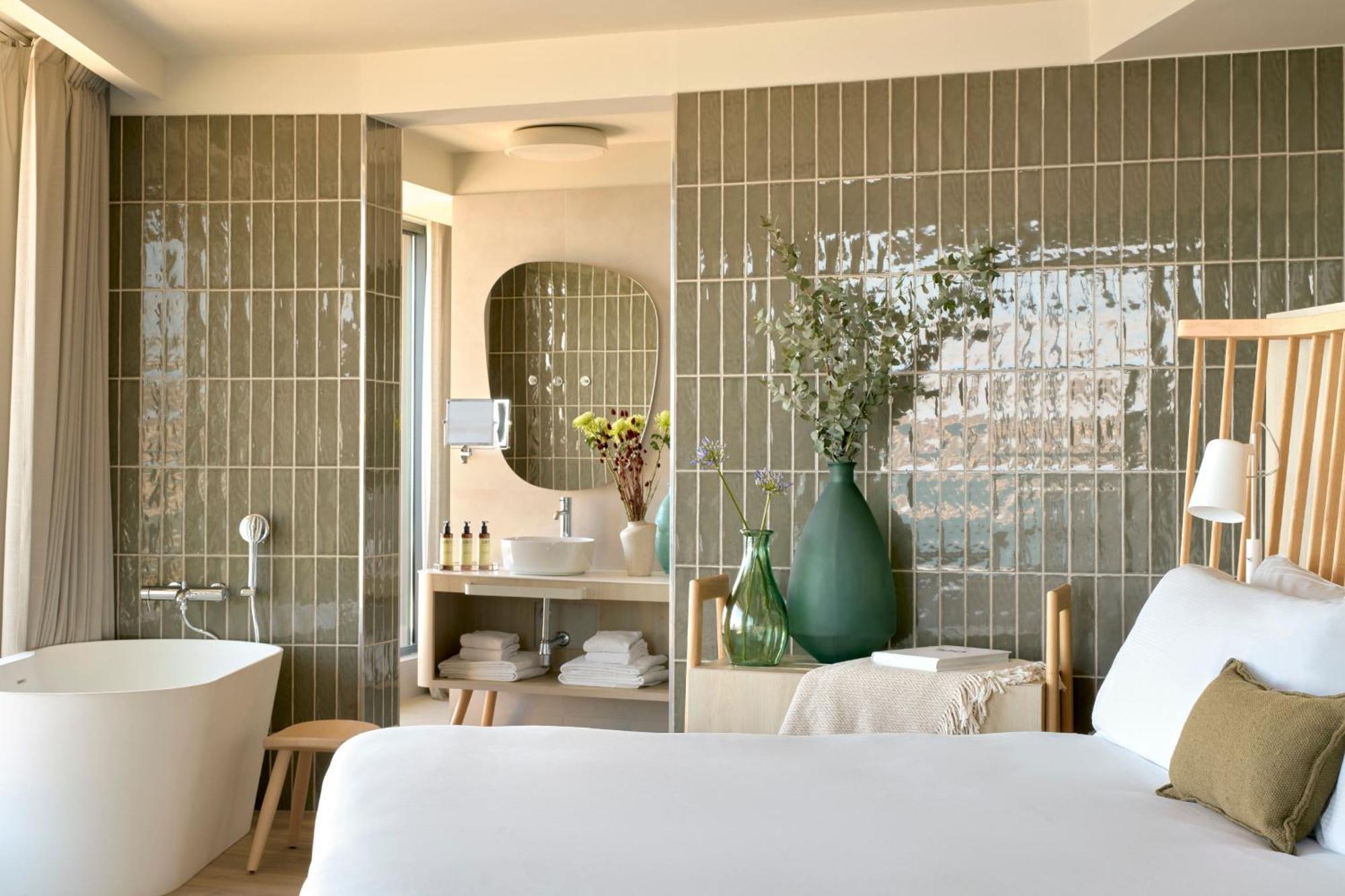 Ultimate ME + Suite Sea View