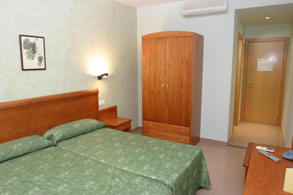 Budget Double Room,18590294:JPEG