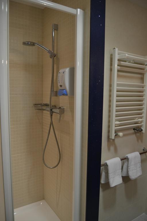 Quarto com 2 Camas de Solteiro