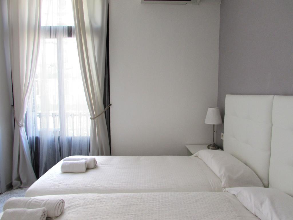 Twin Room with Private Bathroom and Balcony