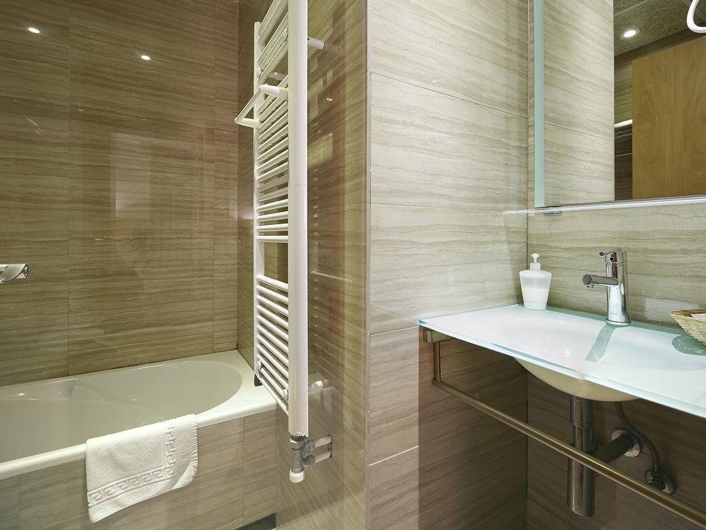 Chambre Double avec Salle de Bains Privative et Balcon