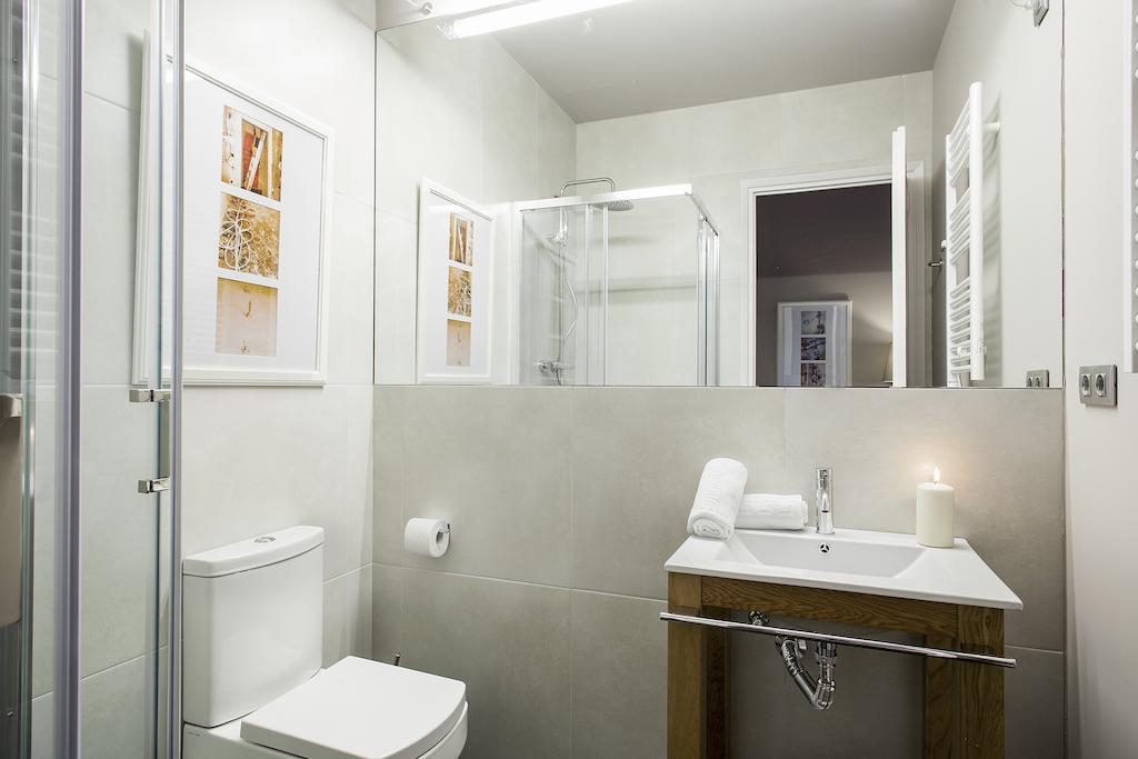 Deluxe Double Room with Balcony,244112129:JPEG